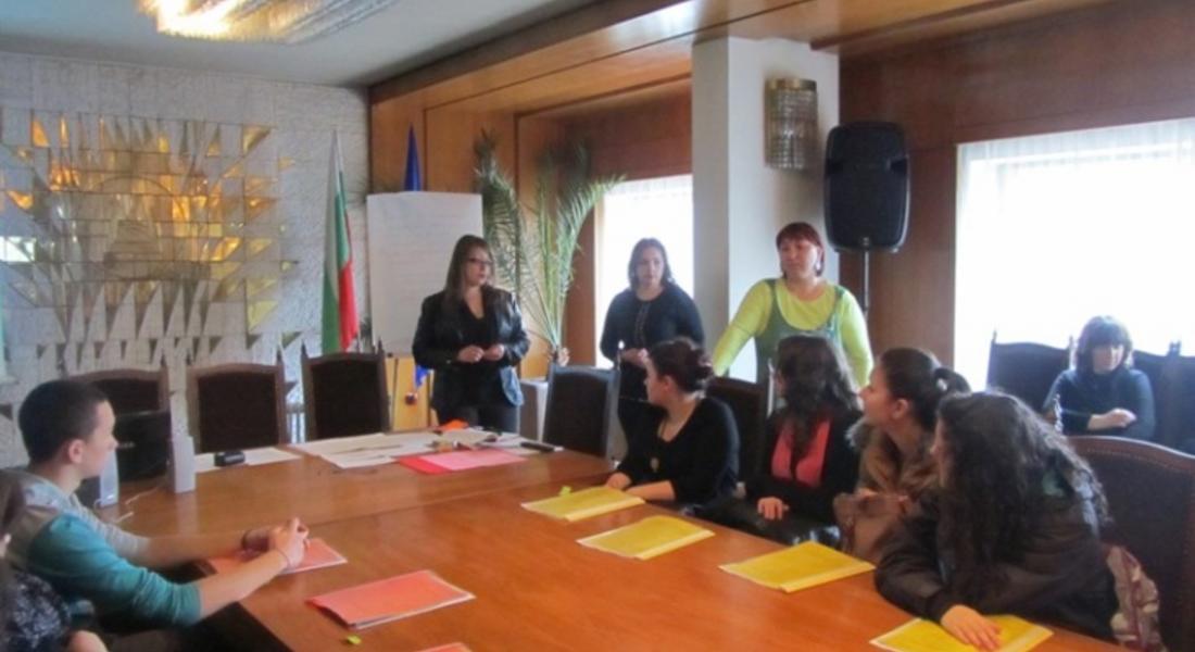 Ученици се обучаваха  как да предпазват връстниците си от наркотици