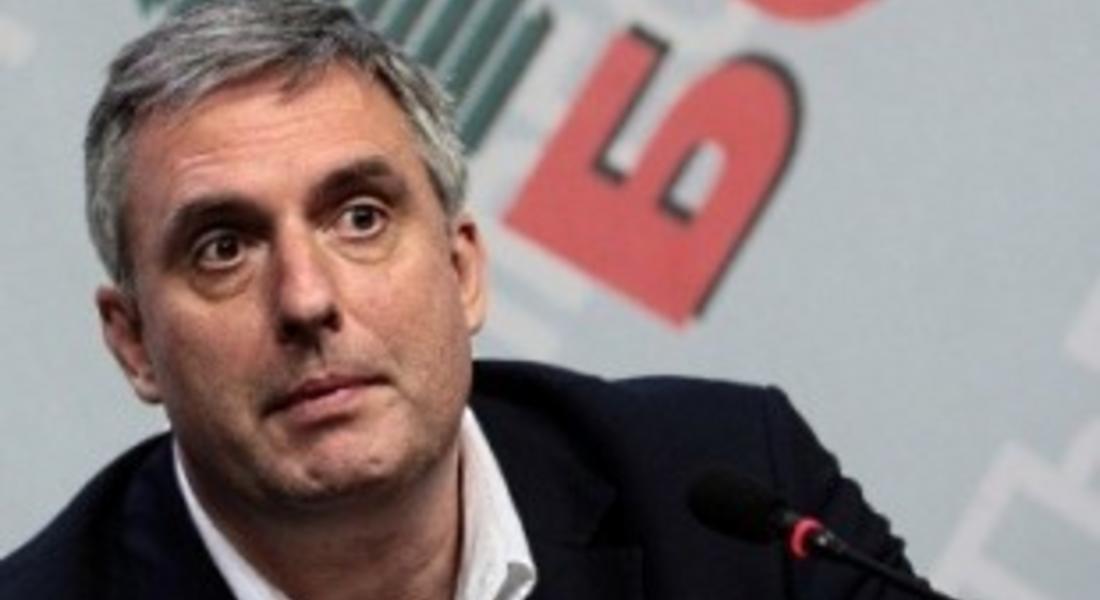 Рейтингът на Ивайло Калфин расте, а на Бойко Борисов пада, показват данни на агенция "Медиана"