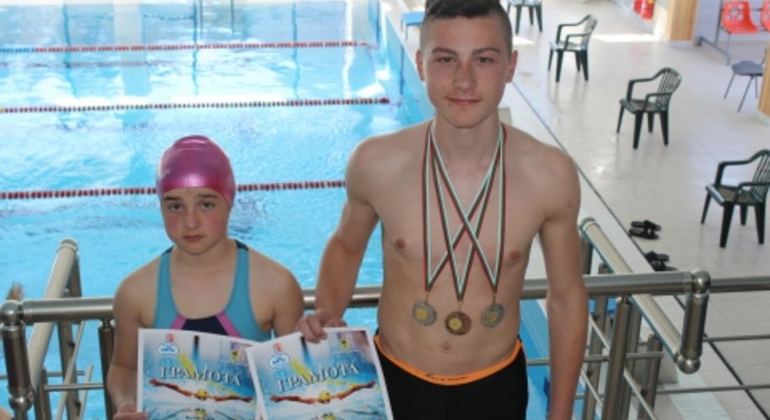 Шест медала за мадански състезатели от  две надпревари