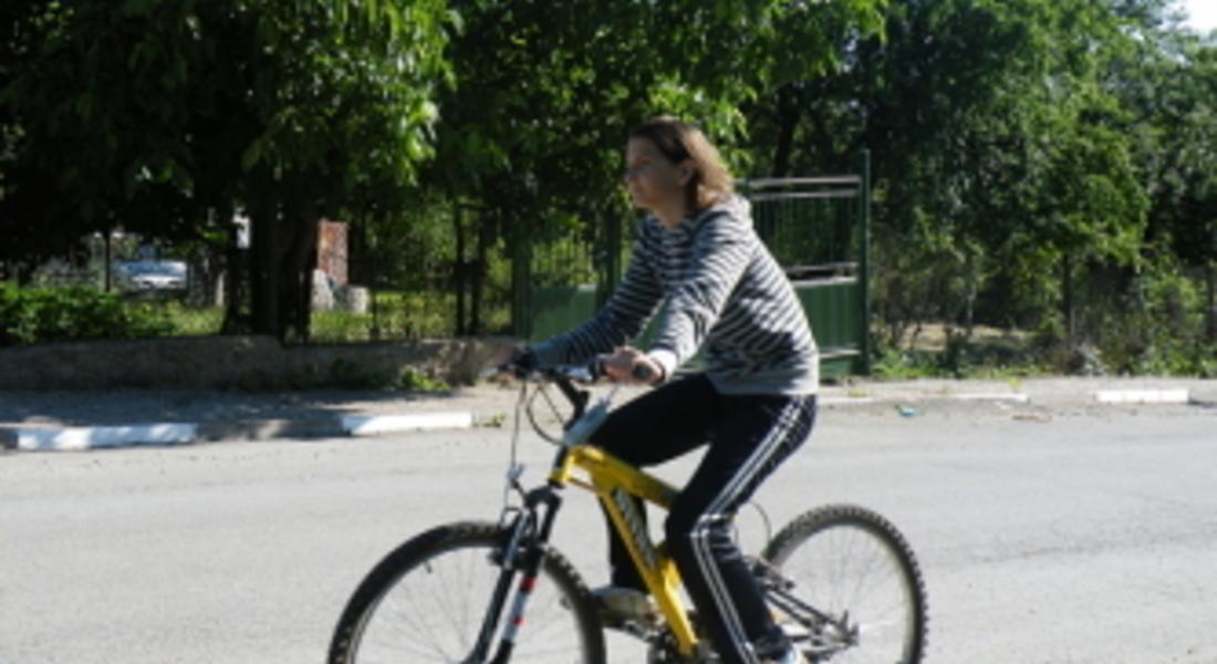 Служители на МВР,институции и ученици се качват на колела,дават личен пример