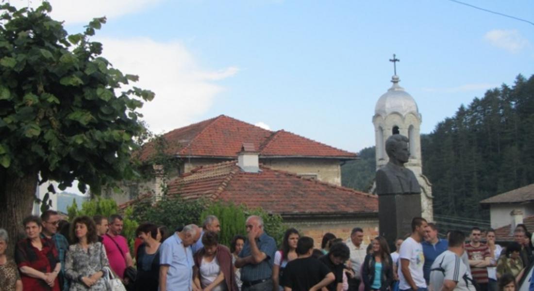 С герб на селото и песните на Надежда Хвойнева, Левочево отпразнува  събора  „Илинден- среща на родовете”