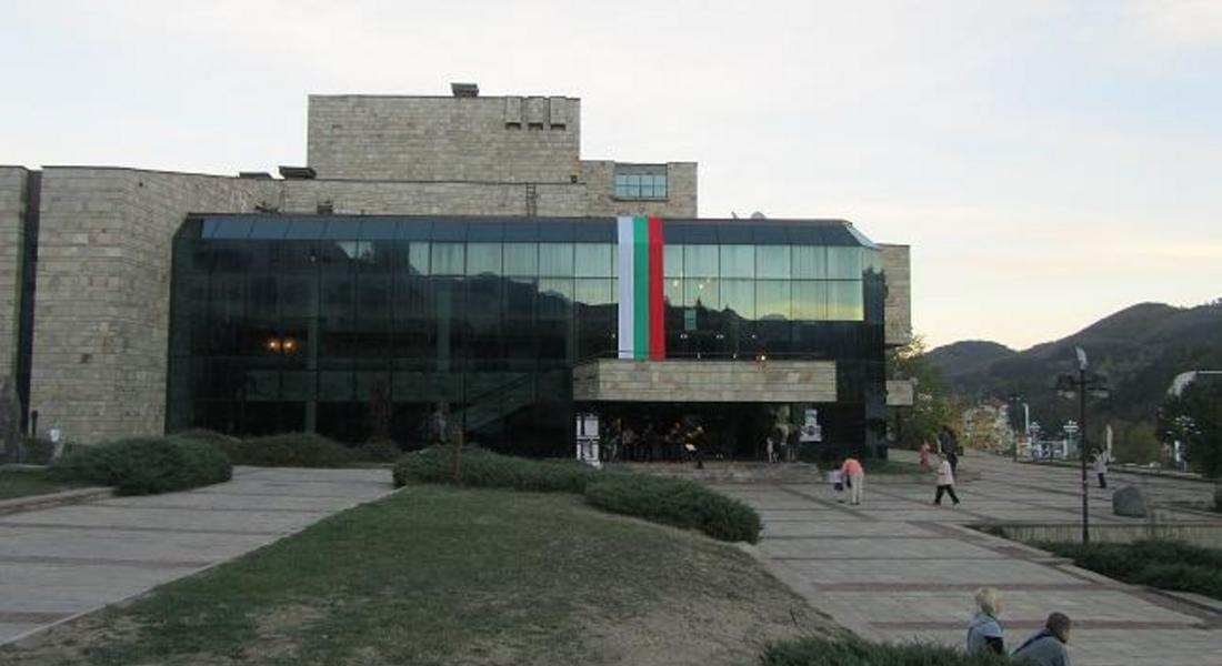 Кметът Николай Мелемов поздрави театралите с Международния ден на театъра