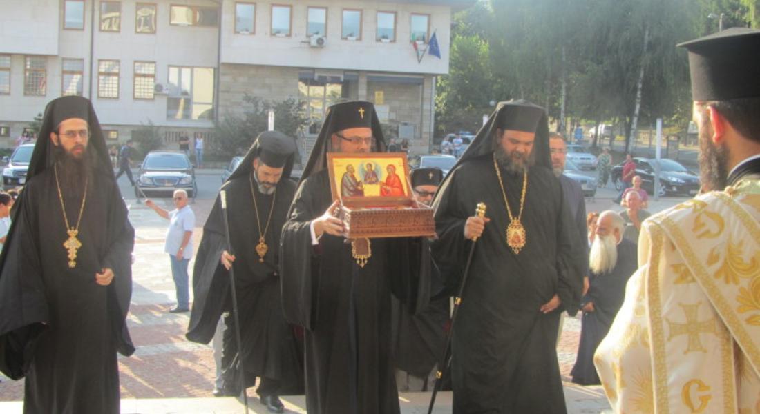 Мощите на Светите Йоаким и Анна благословиха смолянчани