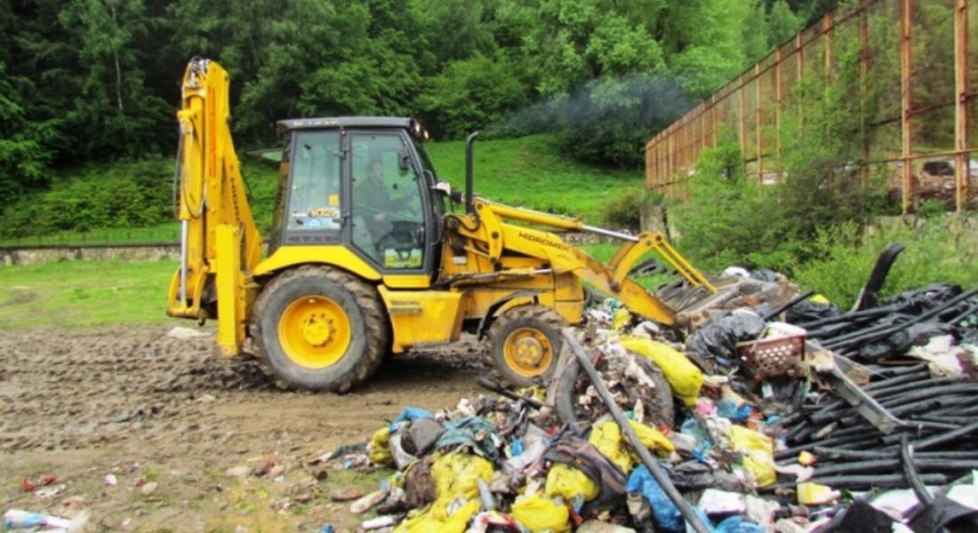 Разчистиха от отпадъци площадката до стадион “Смолян”