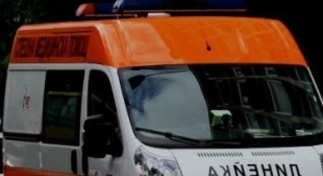 19-годишен с "Фолксваген" се удари челно в стълб 