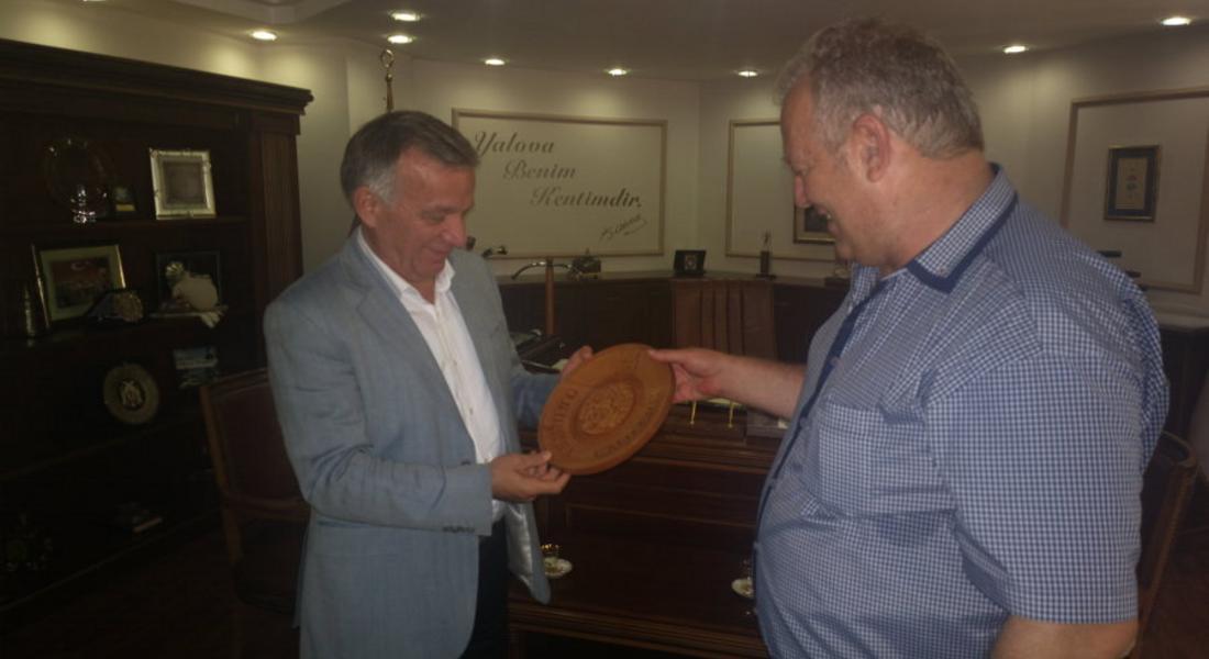   По инициатива на Мелемов на мащабен форум ще се дискутира проблема с визовия режим за страни извън ЕС