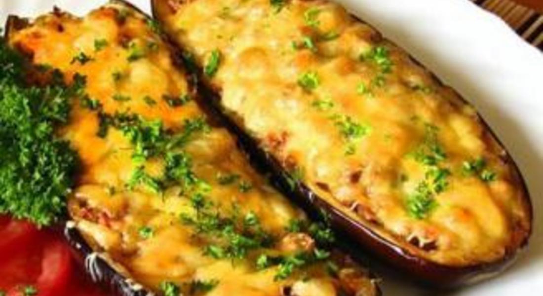 Пълнени патладжани с кайма, домати и кашкавал