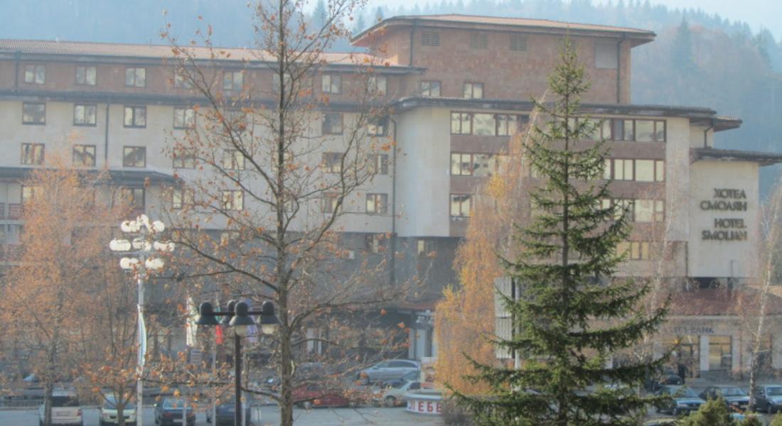 Огнеборци гасиха пожар в хотел "Смолян"