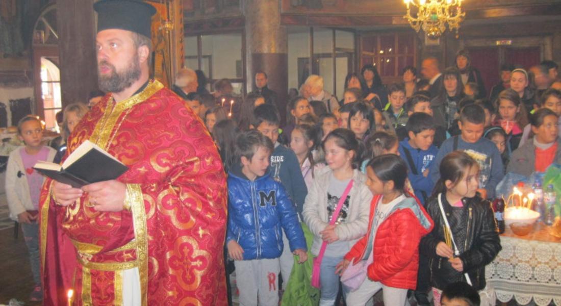 Трета учебна година откри Неделното училище към храм „Св. Неделя“ в Смолян