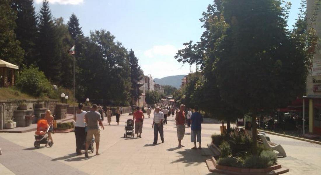 Откриват обновената пешеходна зона на Стария център в Смолян