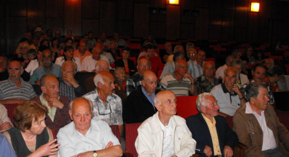 Повече от четири часа продължи отчета на кмета Дора Янкова в кв. Устово