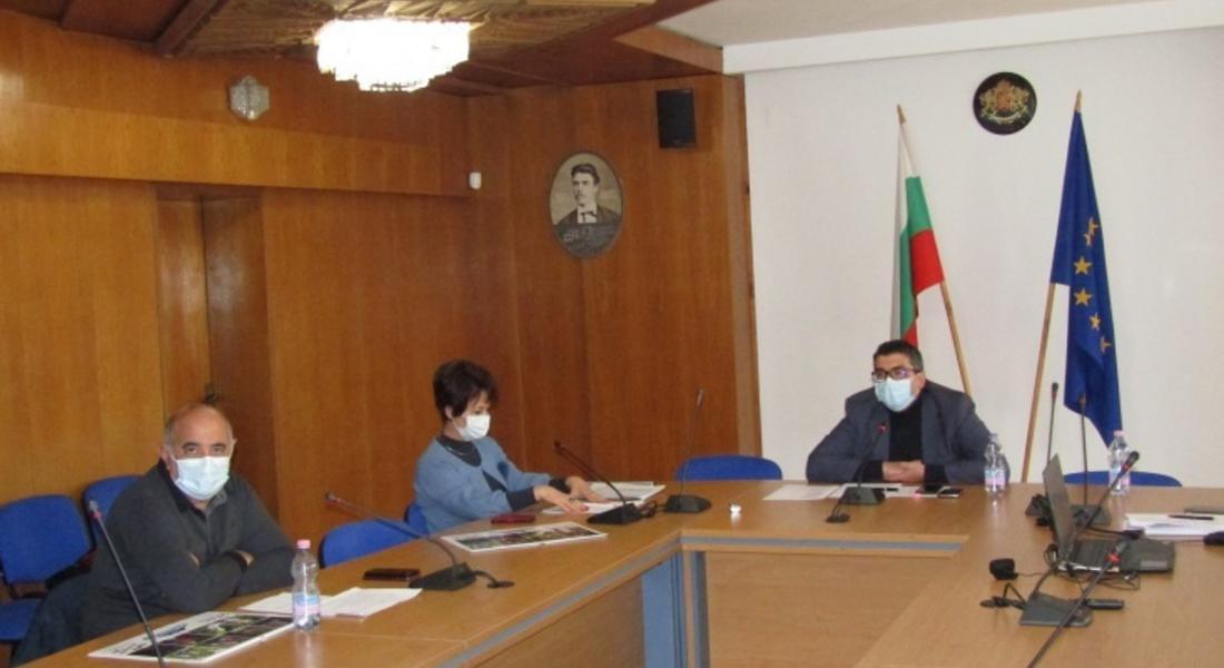 Областният управител и медицинските специалисти участвали в брифинга днес са заявили желание да се ваксинират