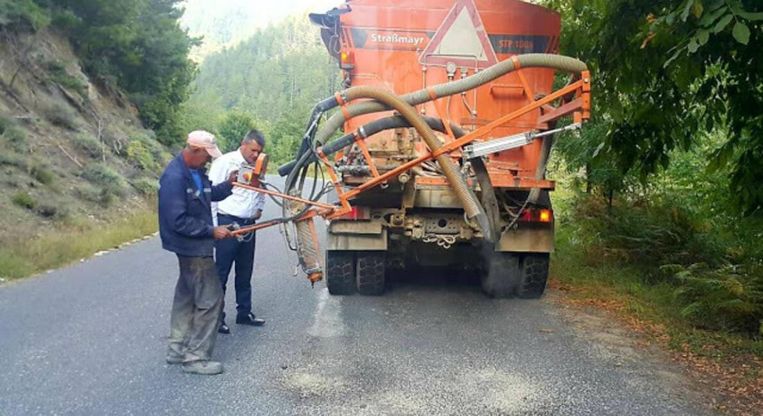Започна запълването на дупките в община Неделино