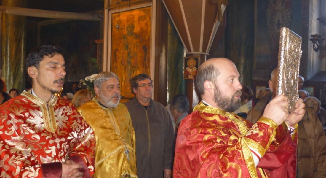   Никулден привлече стотици хора в Устово