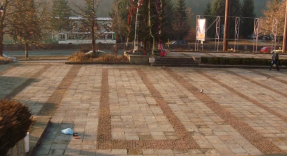 Днес кметът Николай Мелемов ще запали светлините на коледната елха