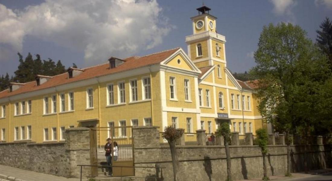 С богата програма СОУ „Васил Дечев” в Чепеларе отбелязва патронния си празник
