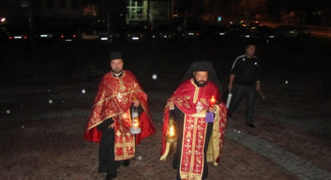 Благодатният огън ще пристигне в Смолян след 22.00 часа, божествената частица ще донесе архимандрит Висарион