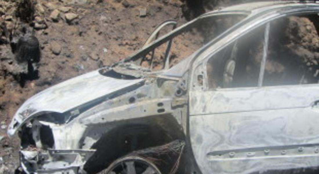 Кола горя снощи в Смолян, спасиха 4 автомобила