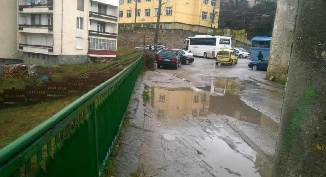Жители на квартал Устово с пета жалба до общината, настояват за ремонт на улица