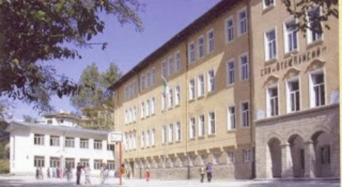 В нов физкултурен салон ще спортуват учениците от СОУ "Отец Паисий" в Мадан