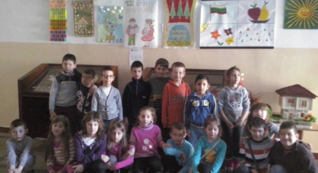 Малчугани отбелязаха 100 дни училище като изработиха проекти със 100 елемента Сред тях е и логото на община Смолян
