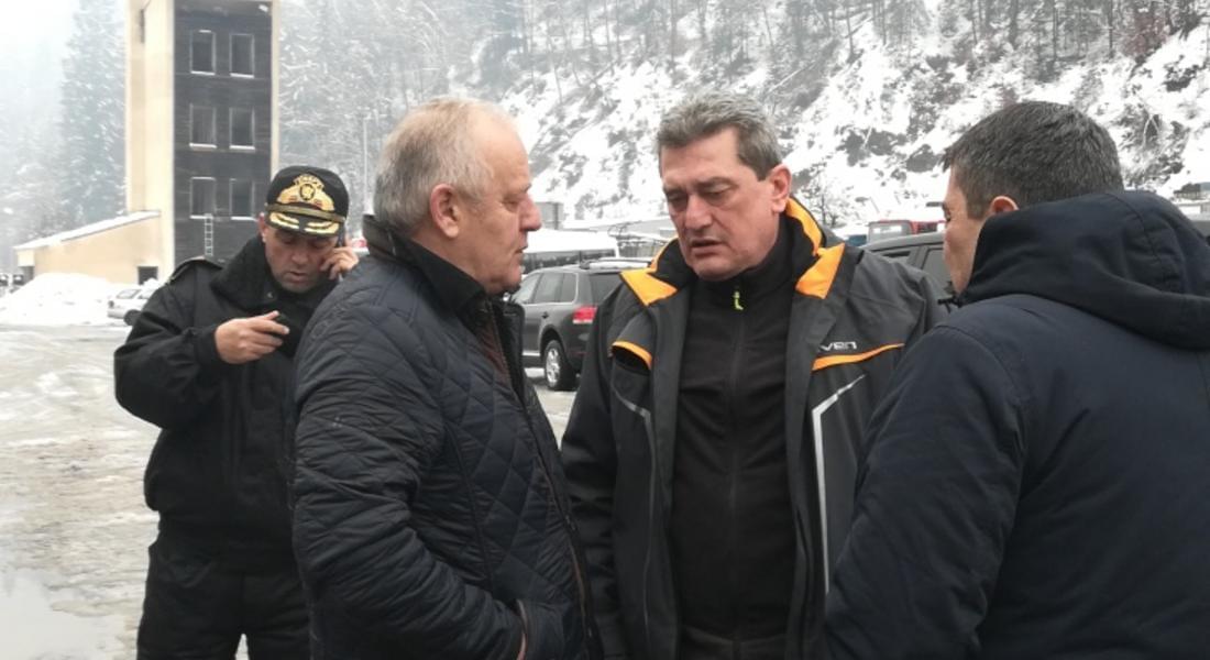 До края на деня пътя за Пампорово ще бъде отворен, остава бедствено положението в Смолянско