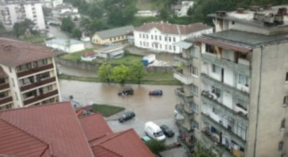 Мълния причини пожар в селскостопанска постройка