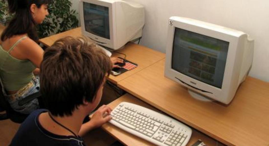 Социалните работници в предупредителна стачка