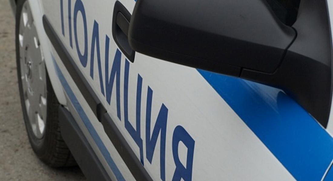 Двама младежи полетяха в коритото на р. Черна