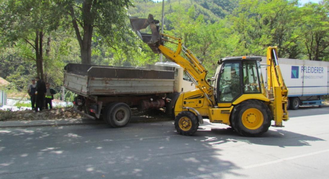 Почистват основно главните транспортни връзки на Смолян 