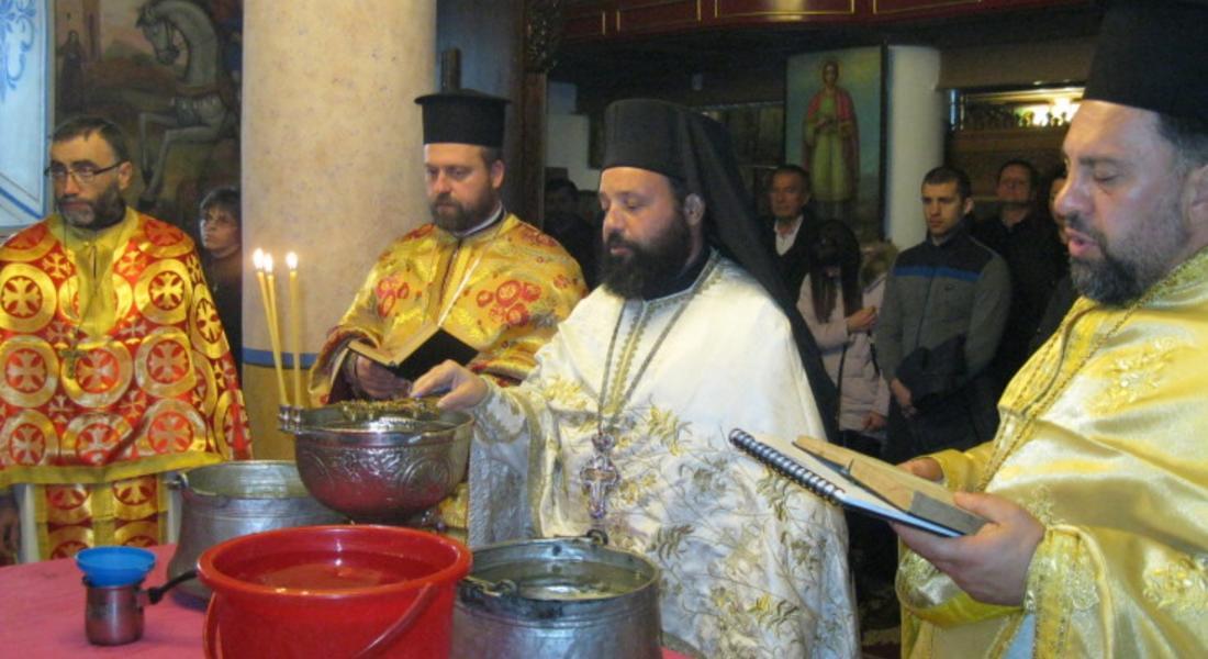 Архимандрит Висарион благослови храмовия празник в Чепеларе