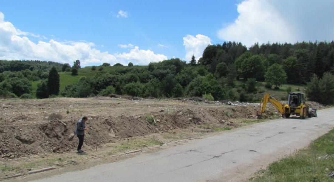 Реколтивираха депо за изкопни земни маси край село Турян
