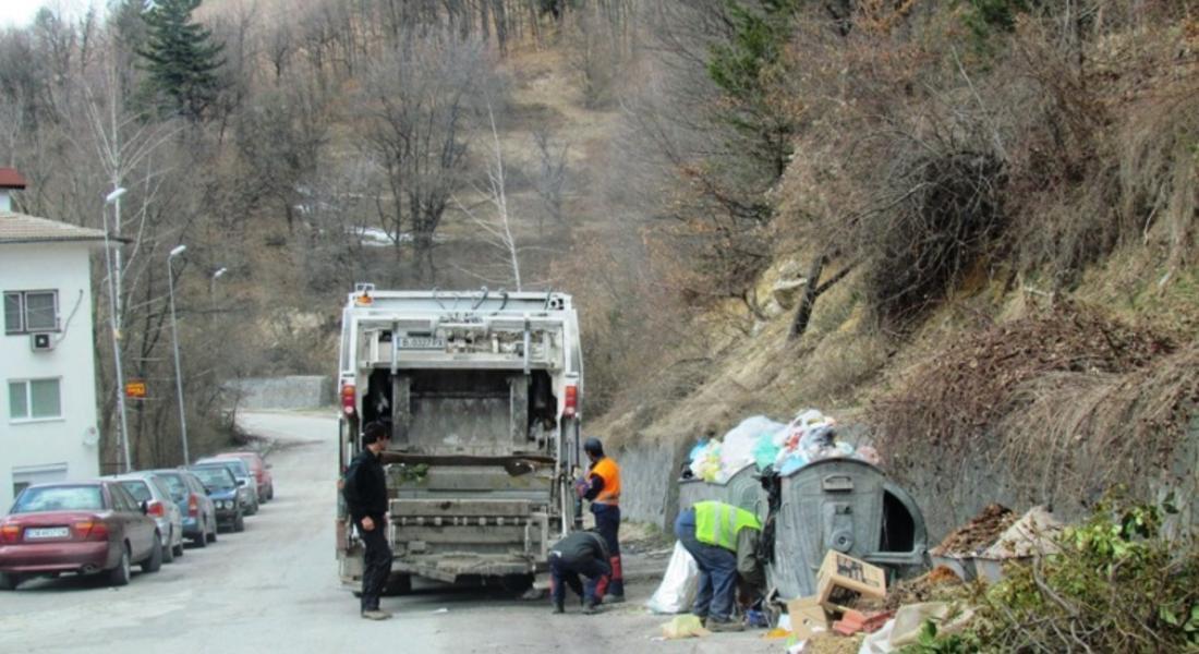 Продължават дейностите по измиване и почистване на Смолян