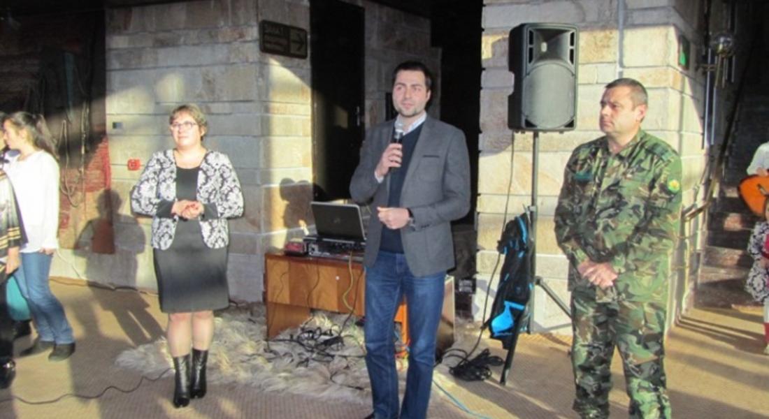 За поредна година кметът Мелемов подари Коледен празник за 116 дечица  със специални образователни потребности