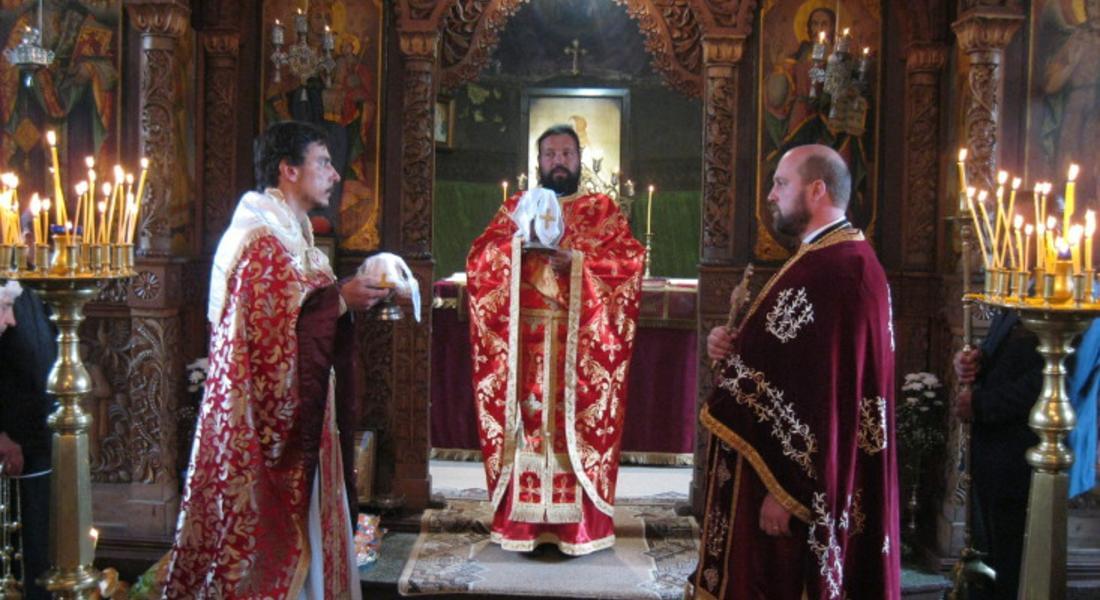 Архимандрит Висарион  отслужи Летния Никулден в Устово