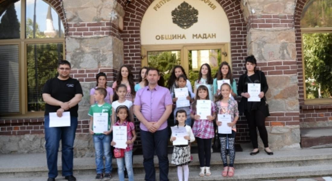  Кметът на общината награди участниците в конкурса за проект „МОЯТ ГРАД СЕ ПРОМЕНЯ И АЗ ИСКАМ ДА ЖИВЕЯ ТУК, ЗАЩОТО...! ”