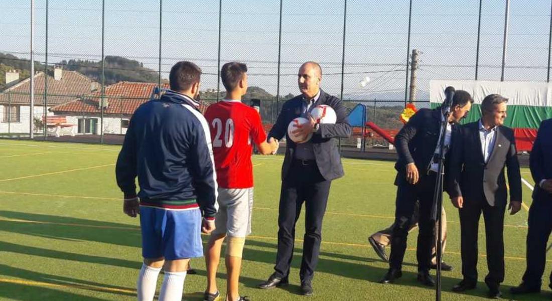 Старцево се сдоби с многофункционална спортна площадка