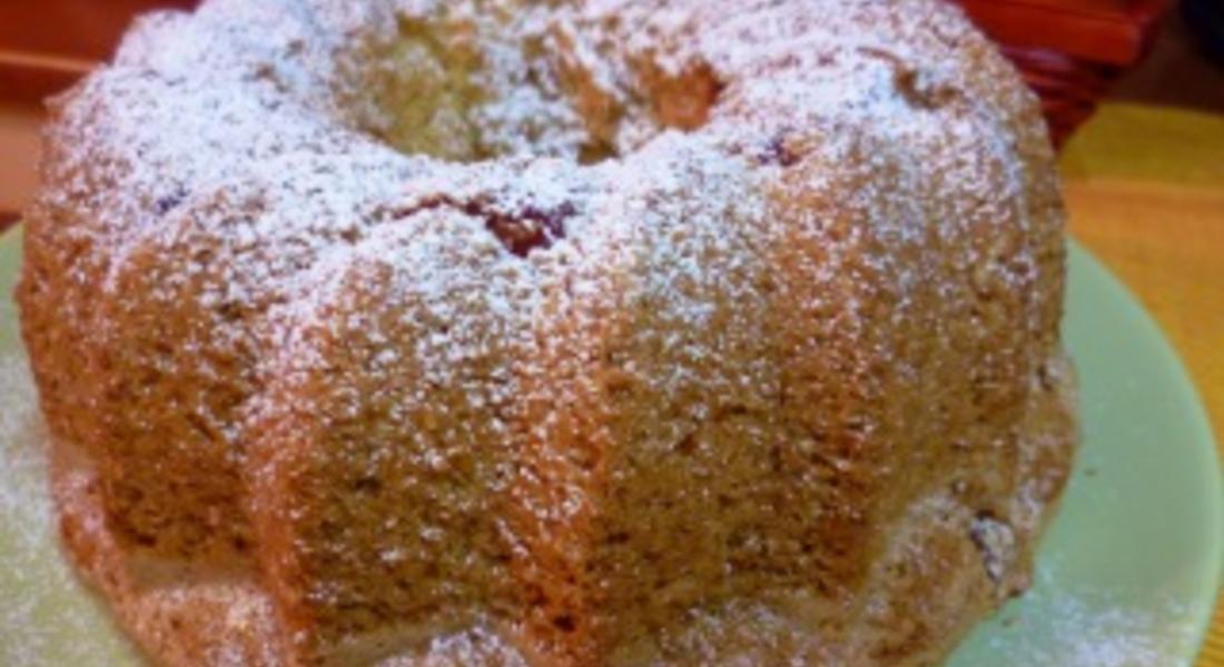 Лесен, евтин и чудно вкусен е този кекс с ябълки и локум