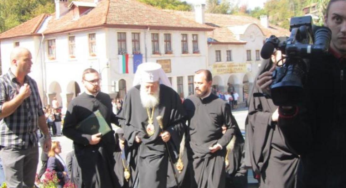 Патриарх Неофит беше посрещнат тържествено и с камбанен звън в Широка лъка