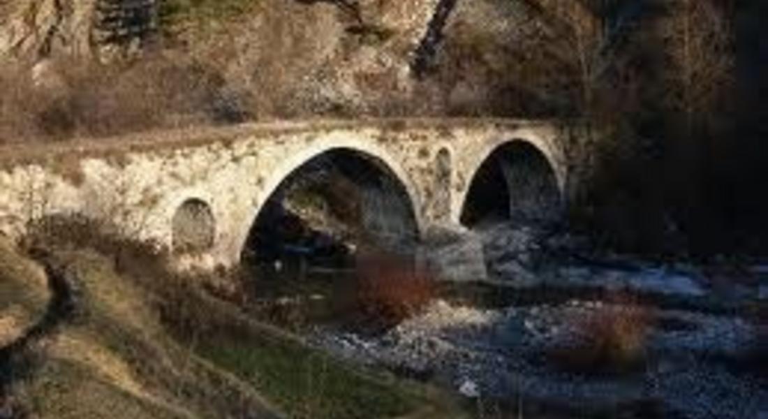 Пиян шофьор се преобърна и полетя в коритото на р.Арда