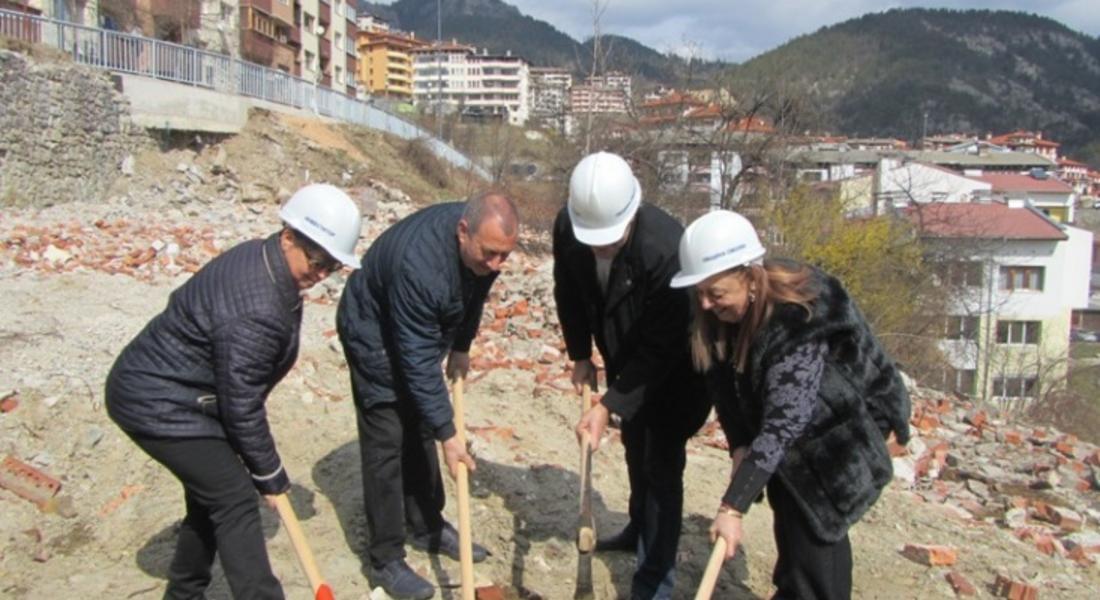 Направиха първа копка за изграждане на нови социални жилища в Смолян