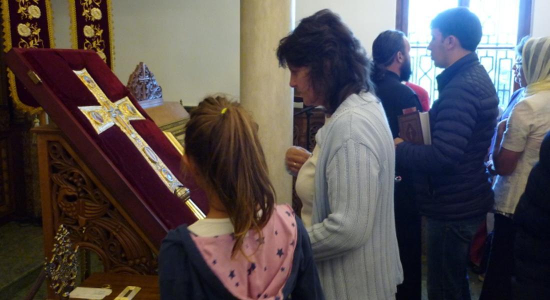 46 поклонници от Смолян бяха на св. Литургия на Кръстова гора