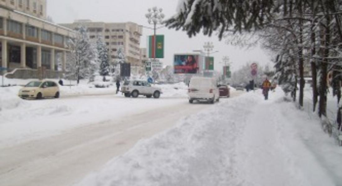 Обстановката в Смолян се усложнява.Кметът призова гражданите да не пътуват