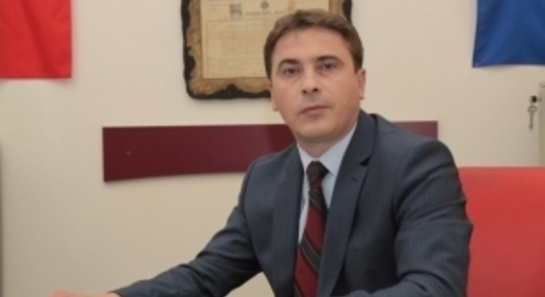 Поздравление за 8 март от кмета на Девин