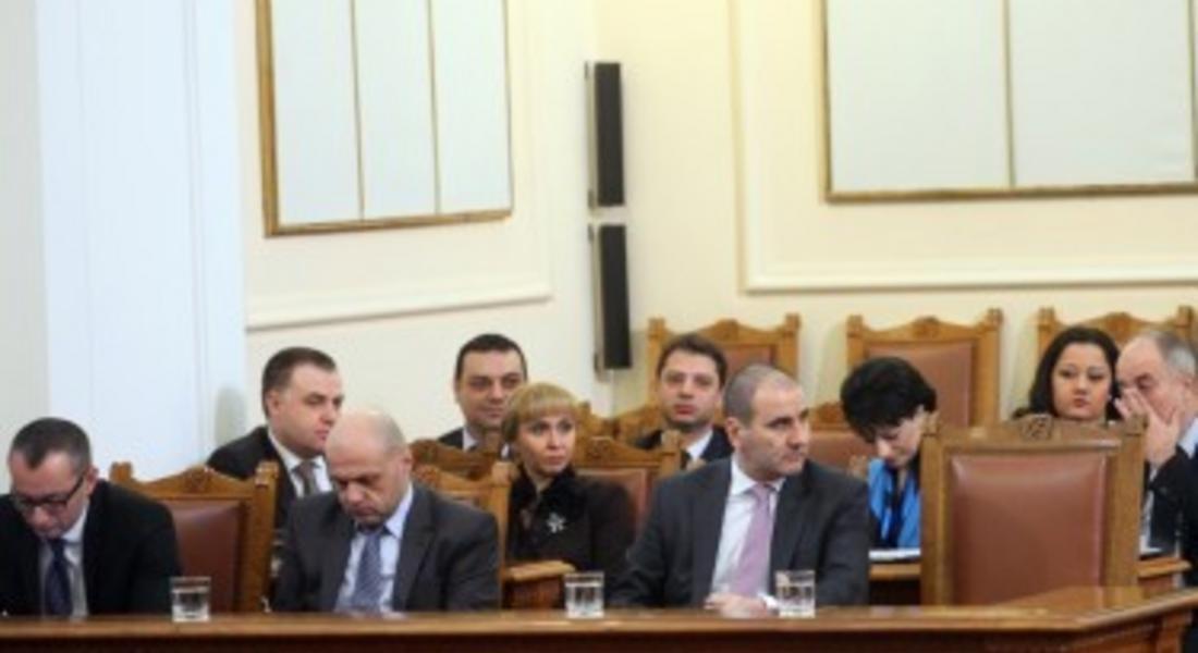 Парламентът прие оставката на правителството