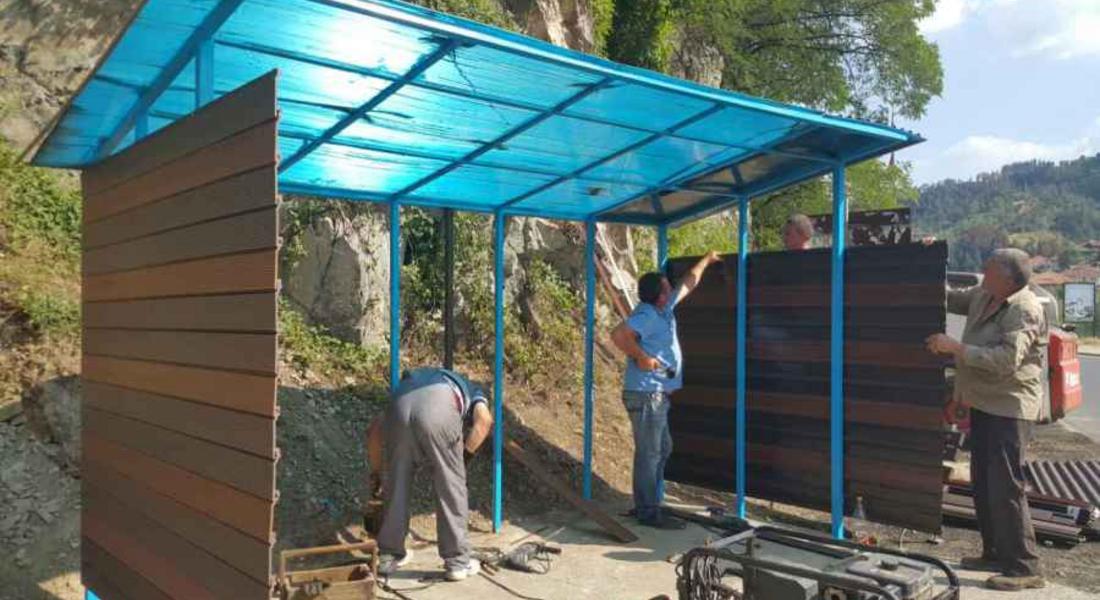 Ремонтираха спирката за междуградски транспорт в Неделино
