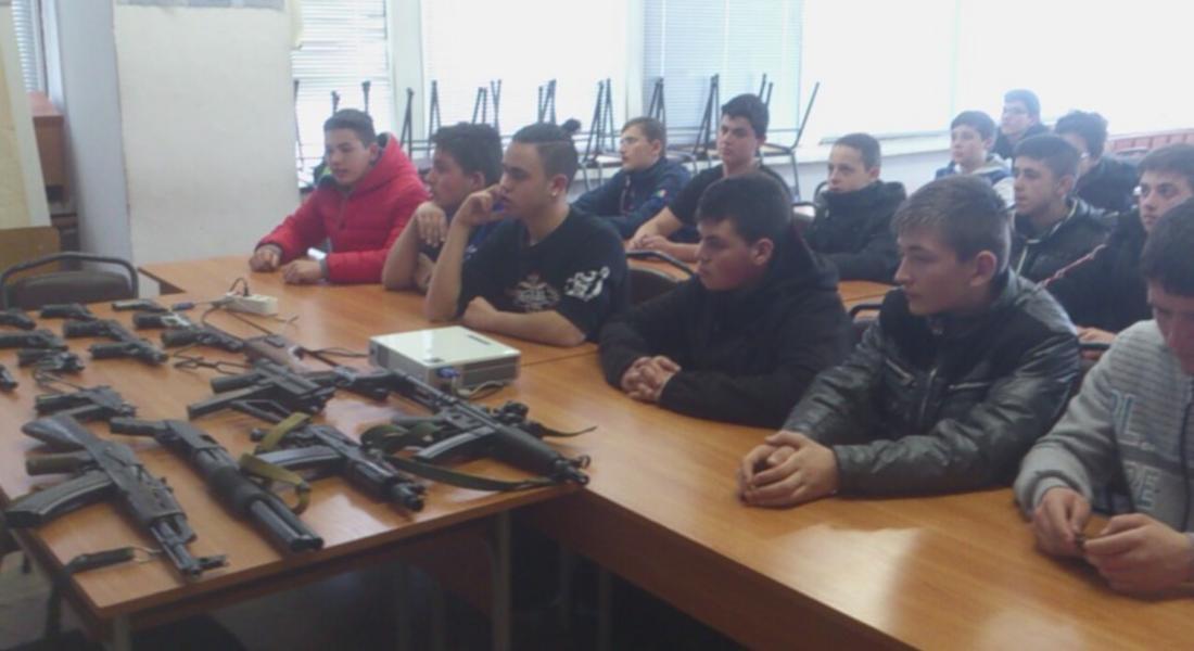 Детската полицейска академия приключи с посещение на Конната база на МВР и в Академията на МВР 
