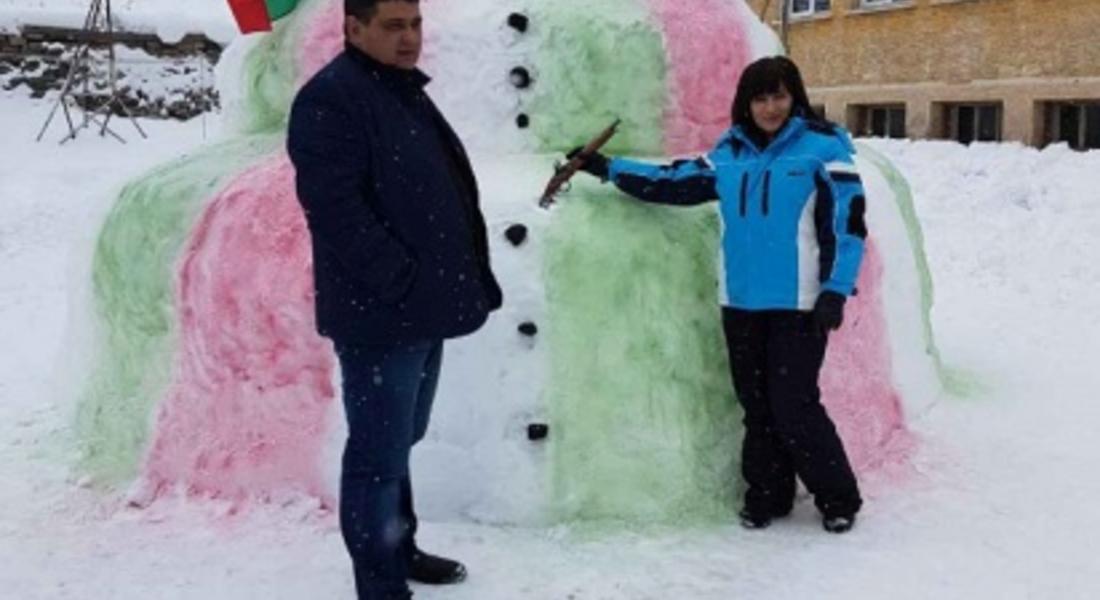  Гигантски снежен човек направиха в Забърдо