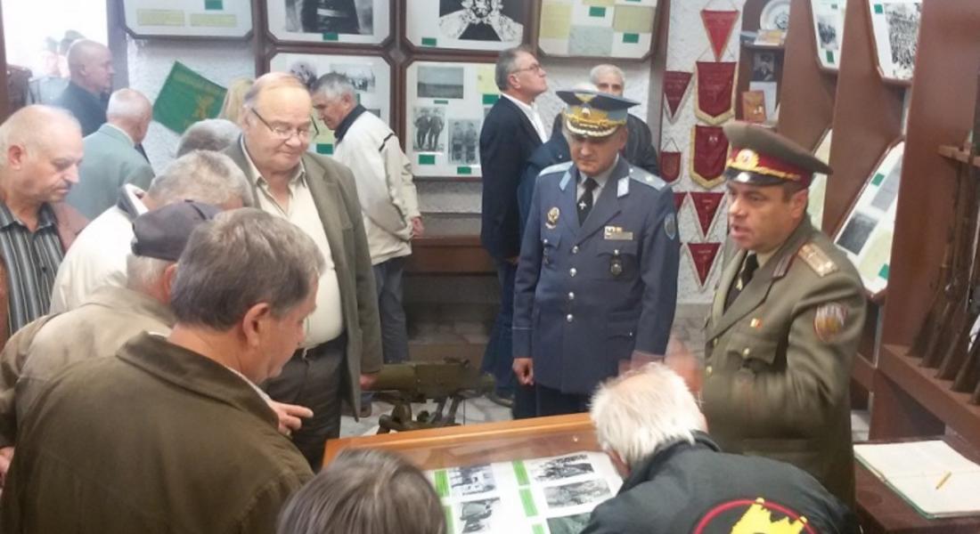  Откриха паметна плоча на алпиниста Христо Проданов в поделението в Смолян
