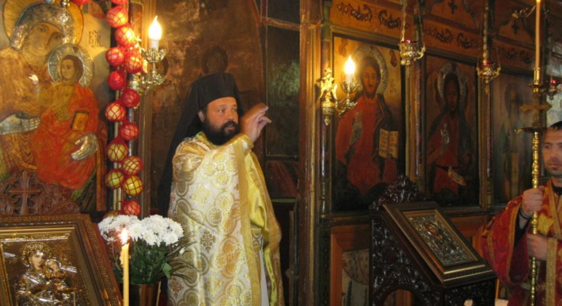 В петък архимандрит Висарион ще отслужи Богородичния  акатист,  а в неделя празничната св. Литургия за Благовещение
